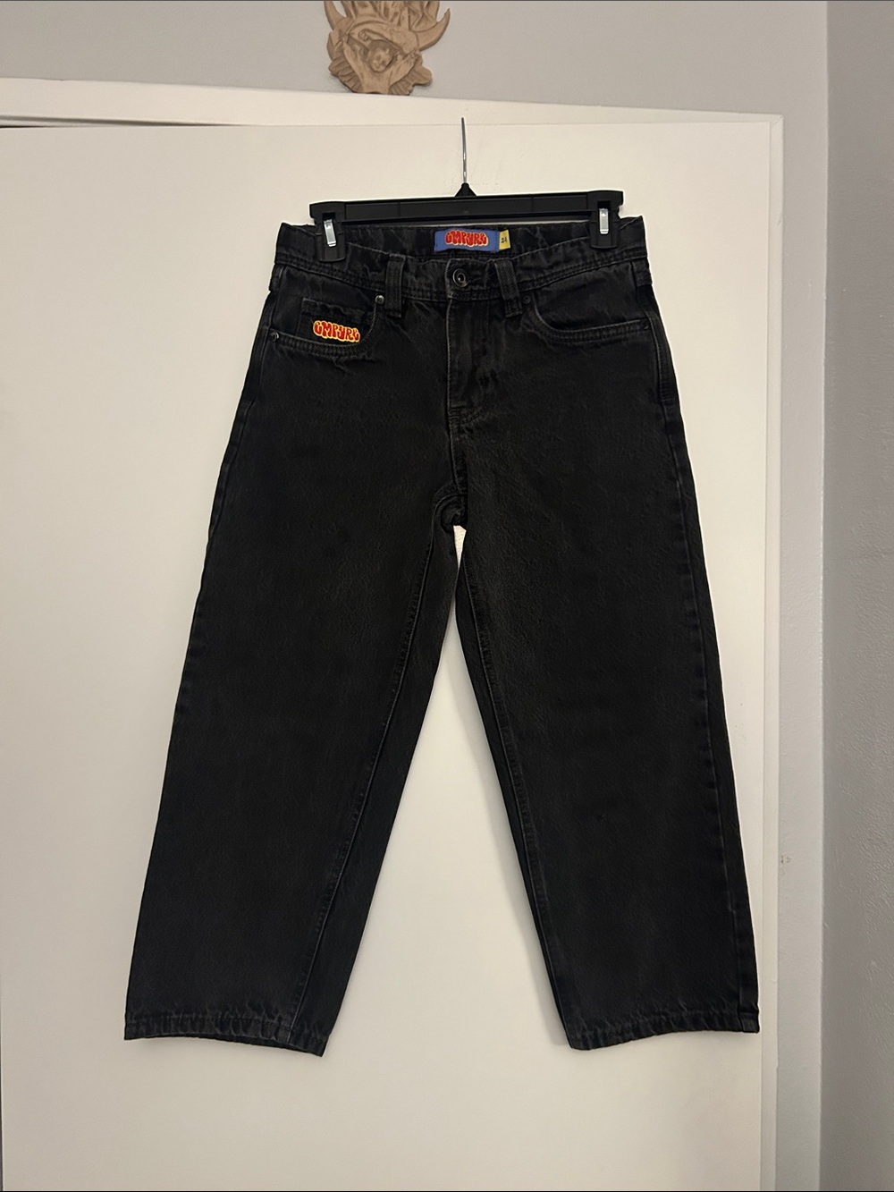 Empyre Black Relaxed Straight-Leg Capri Jeans with Patch Accent